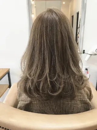 ロング カラー Nina by Babyloneのヘアスタイル