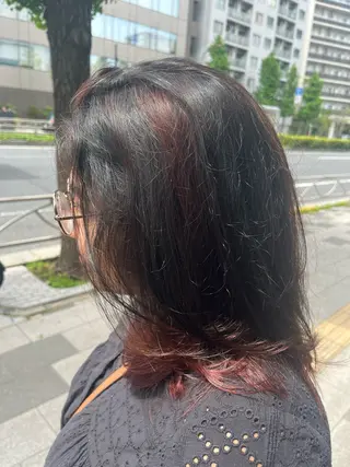 ミディアム カラー アートディレクター 尾内 友美のヘアスタイル