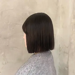 ミディアム 切りっぱなしボブ/ 艶カラー/綾莉のヘアスタイル