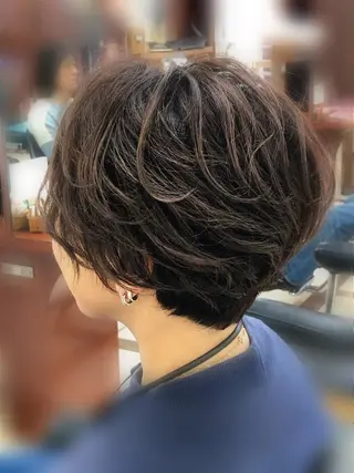 ショート カラー 志賀 大倫のヘアスタイル