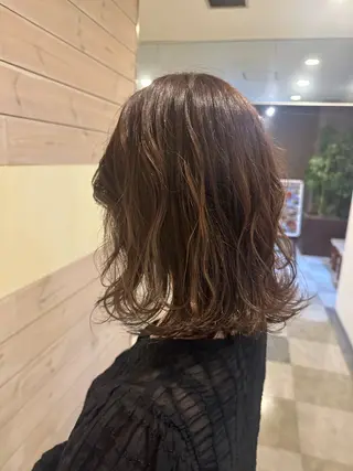 ミディアム カラー 松浦 麻衣のヘアスタイル