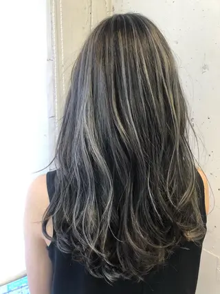 カラー 360°キレイな ショートカットのヘアスタイル