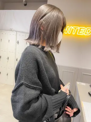 ミディアム カラー ハイトーン×レイヤー カットTAKUMIのヘアスタイル