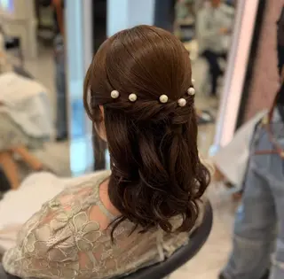 ミディアム ヘアアレンジ コテ巻きパーマ💙 シノヤユイのヘアスタイル