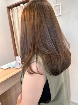 カラー TERUYA shionのヘアスタイル