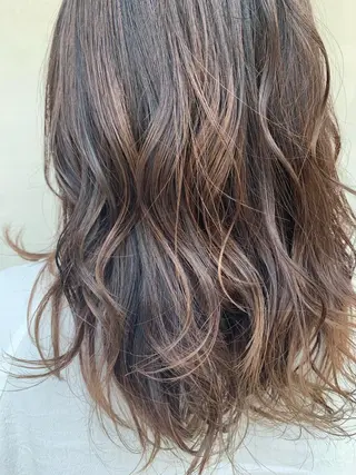 セミロング カラー ︎︎🧸 ユリ ︎︎🧸のヘアスタイル