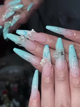 ネイル さゆり￤推しキャラ ￤ロングネイル🩷のネイルデザイン