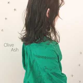 ミディアム カラー 市川 千夏のヘアスタイル