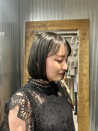 ミディアム まほ/レイヤーカット 🍒🤍透明感カラーのヘアスタイル