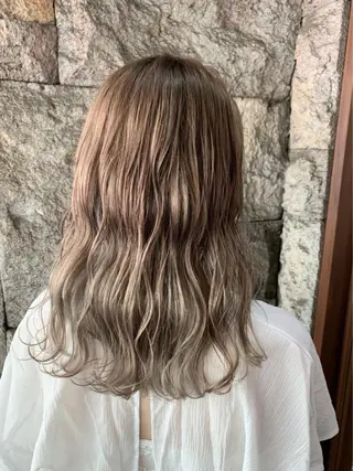 セミロング カラー 蓮見  友里のヘアスタイル