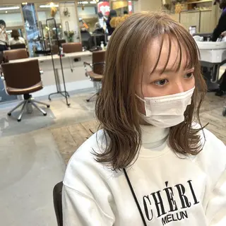 ミディアム 綿貫 美雪のヘアスタイル