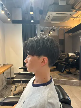 ショート パーマ メンズ SYUYA/パーマ/ センターパートのヘアスタイル