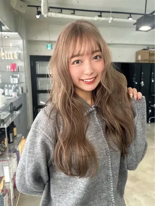 ロング カラー レイヤーカット 透明感カラーのヘアスタイル