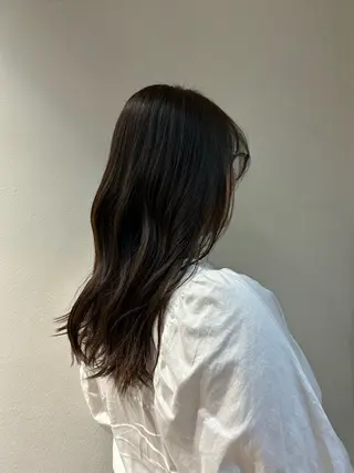 ロング カラー 川筋 桃果のヘアスタイル