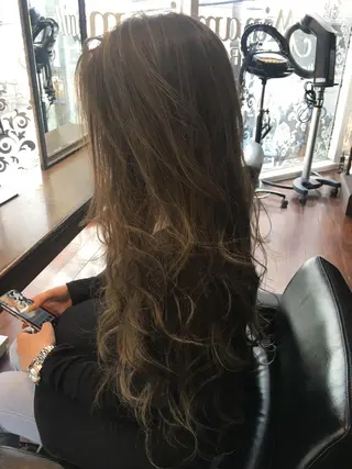 ロング カラー 吉本 yoshimotoのヘアスタイル