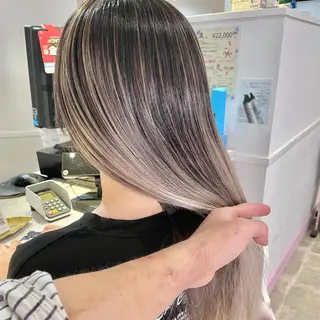 ロング Lit.豊橋 夏目のヘアスタイル