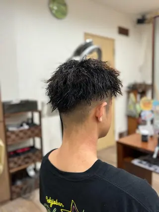 ショート パーマ メンズ 山田 梓のヘアスタイル