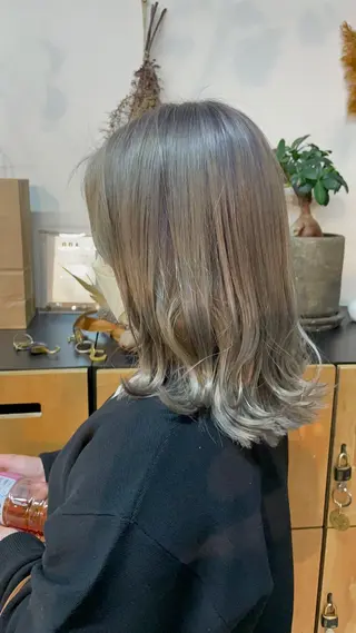 ミディアム 🎨カラー専門家🎨 チャーリーのヘアスタイル