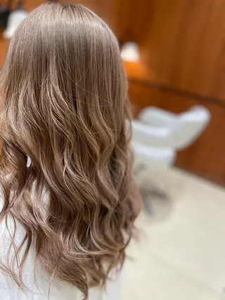 カラー 飛來 藤本のヘアスタイル