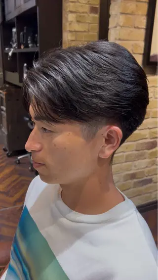 ショート 曲がる縮毛 フェザー ニュアンス  佐々木のヘアスタイル