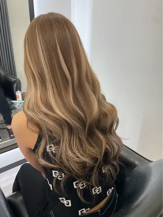 ロング 近藤 慧依のヘアスタイル