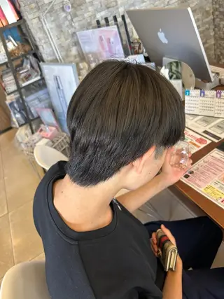 ショート カラー 丸山 莉世のヘアスタイル