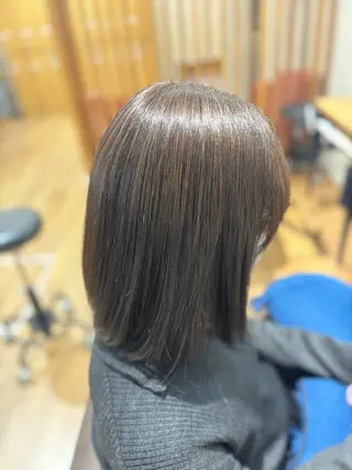 ミディアム カラー グレー・オリーブ ソウタのヘアスタイル