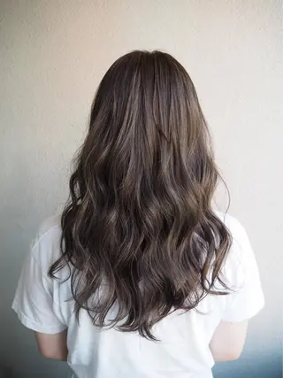 ロング カラー パーマ SHE. hairdesignのヘアスタイル