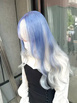 ロング カラー 2次元カラー/ ブリーチMANATOのヘアスタイル