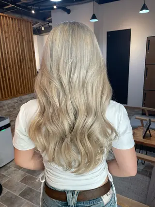 ロング カラー YUI/ ブリーチカラー🌷のヘアスタイル