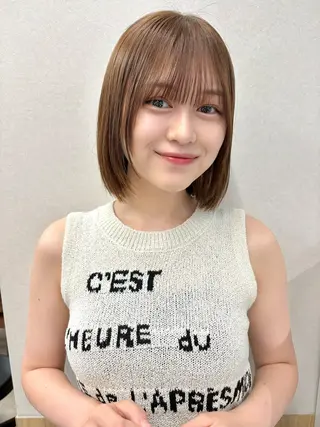 ショート レイヤー・カット モデル・透明感カラーのヘアスタイル