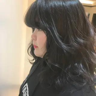 ミディアム カラー 齊藤 衣梨佳のヘアスタイル