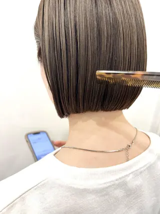 ショート カラー ぱつっとボブ/ 小野あかねのヘアスタイル