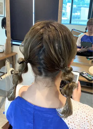 酸性ストレート/ブリ ーチなしWカラー河本のヘアスタイル