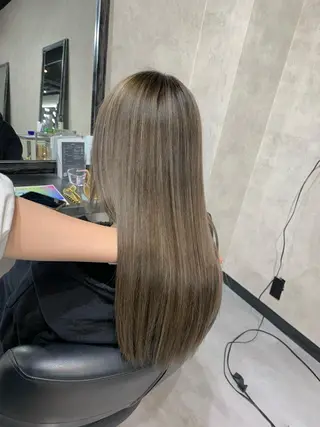 ロング カラー B E C H I C O〔べち子〕のヘアスタイル