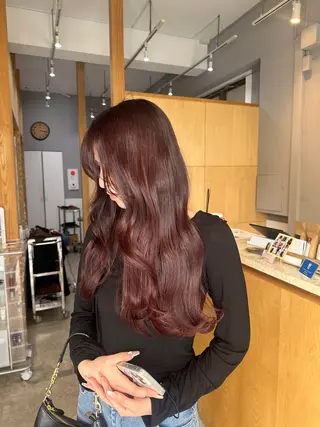 ミディアム miloc MOMOKAのヘアスタイル
