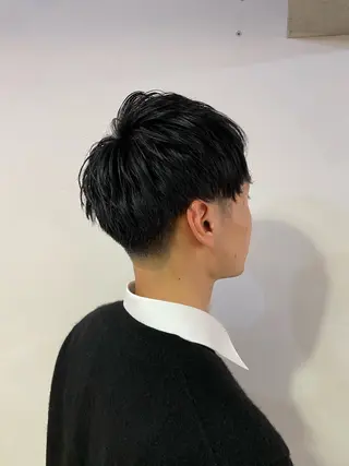 ショート メンズ センターパート/ニ ュアンスパーマのヘアスタイル