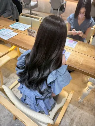 セミロング アシダ ユリのヘアスタイル