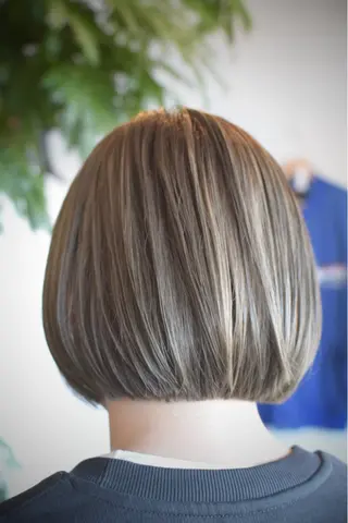 ミディアム カラー 岩村 夏姫のヘアスタイル