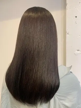 ミディアム カラー トップ スタイリストのヘアスタイル