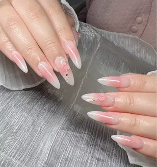 ネイル Lee Nailsのネイルデザイン