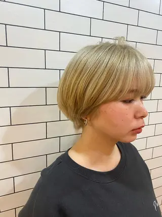 ショート カラー TAI透明カラー 柔らかい縮毛矯正のヘアスタイル