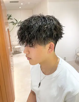 ミディアム ⚡メンズパーマフ ェードカットTomyのヘアスタイル