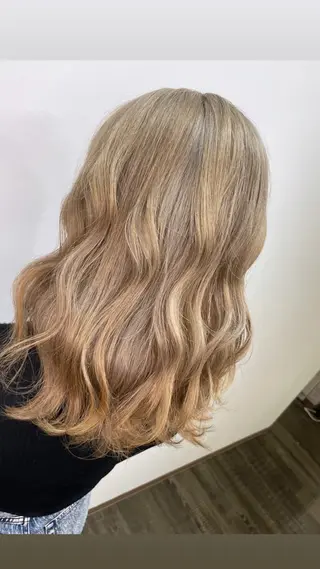 カラー mignon あゆみのヘアスタイル