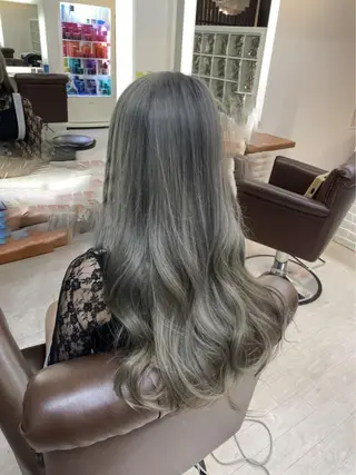 ロング カラー Aujua ソムリエ 勝又舞夏のヘアスタイル