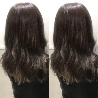 セミロング カラー 小栗 麻衣のヘアスタイル