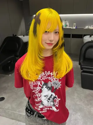 セミロング mei ブリーチのヘアスタイル