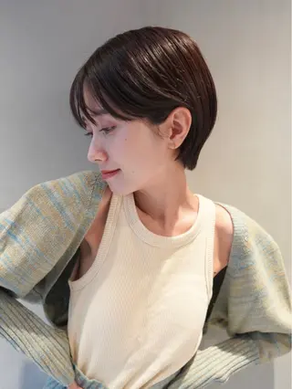 ショート 切りっぱなしボブ/ 艶カラー/綾莉のヘアスタイル