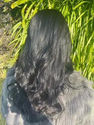 ロング カラー 𝓜𝓮𝓛𝓲𝓟 冨樫果楠のヘアスタイル