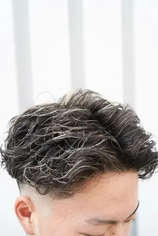 カラー メンズ 関 晃哉のヘアスタイル